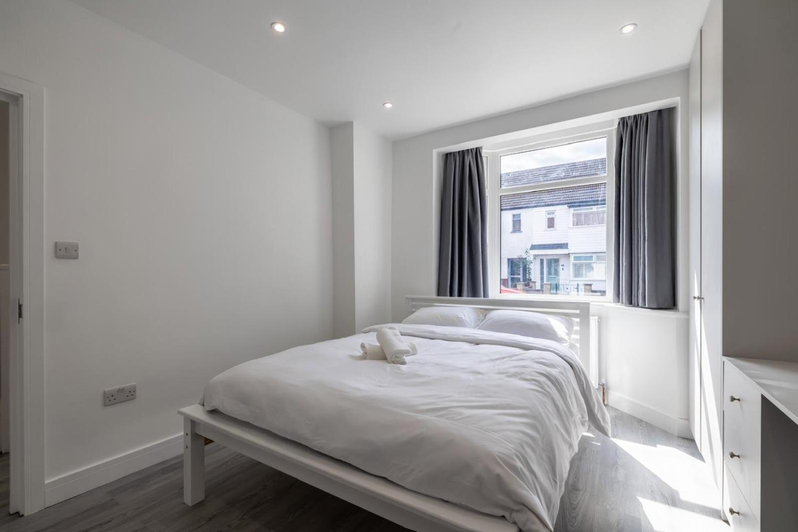 Modern Home With Driveway Parking For 2 Vehicles, Near Tottenham Hotspur Stadium, White Hart Lane Train Station London Exterior photo